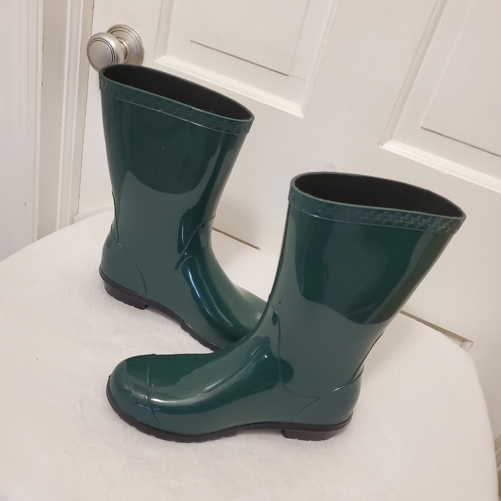 UGG Hunter Green Rainboots Size 6